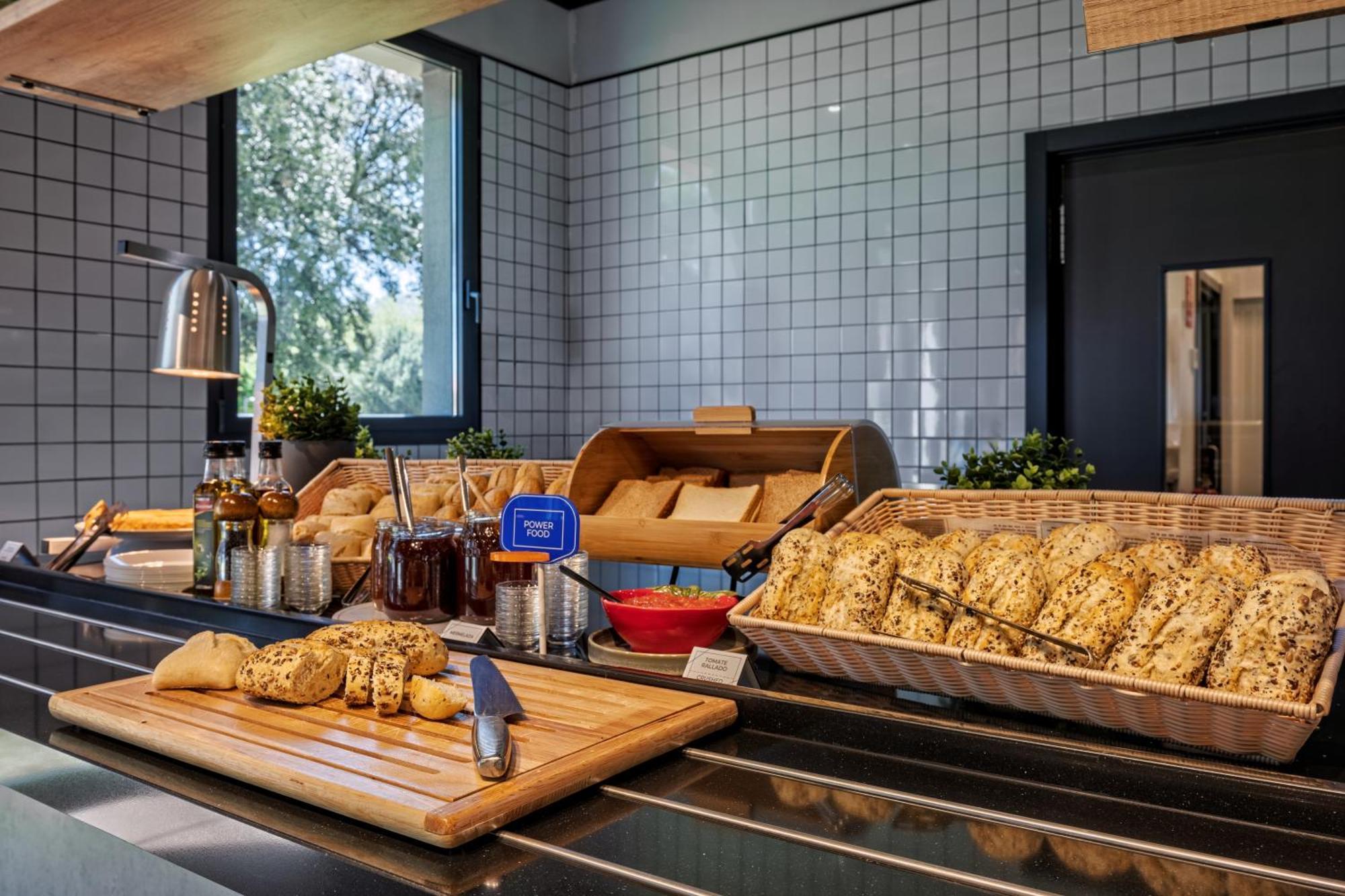 Ibis Budget Madrid Aeropuerto Eksteriør bilde